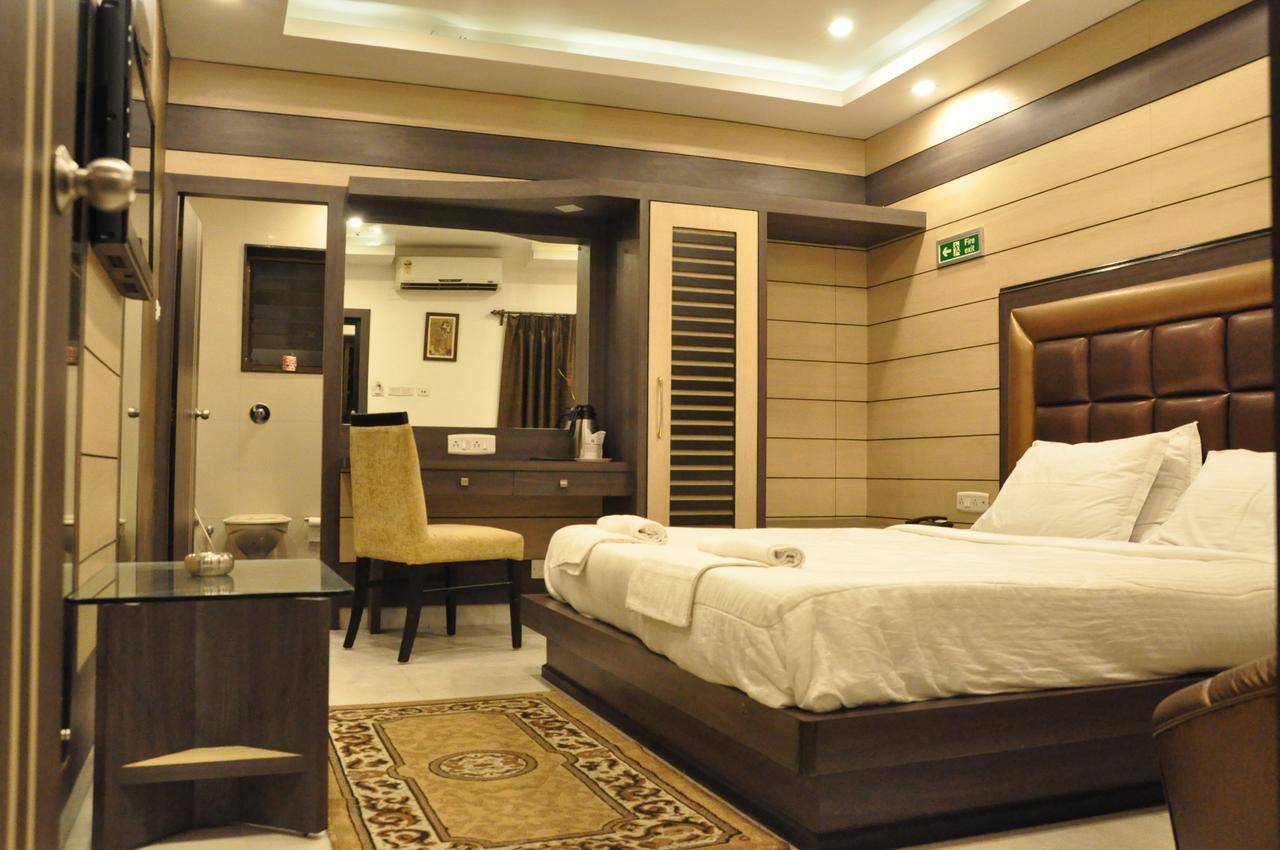 Hotel Esteem Kolkata Exterior photo