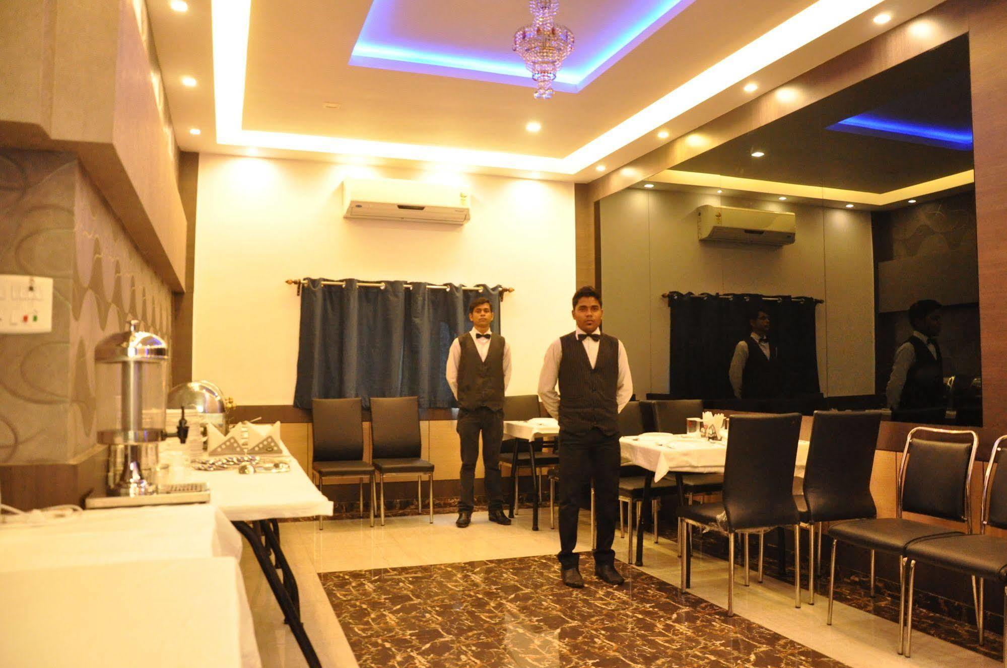Hotel Esteem Kolkata Exterior photo