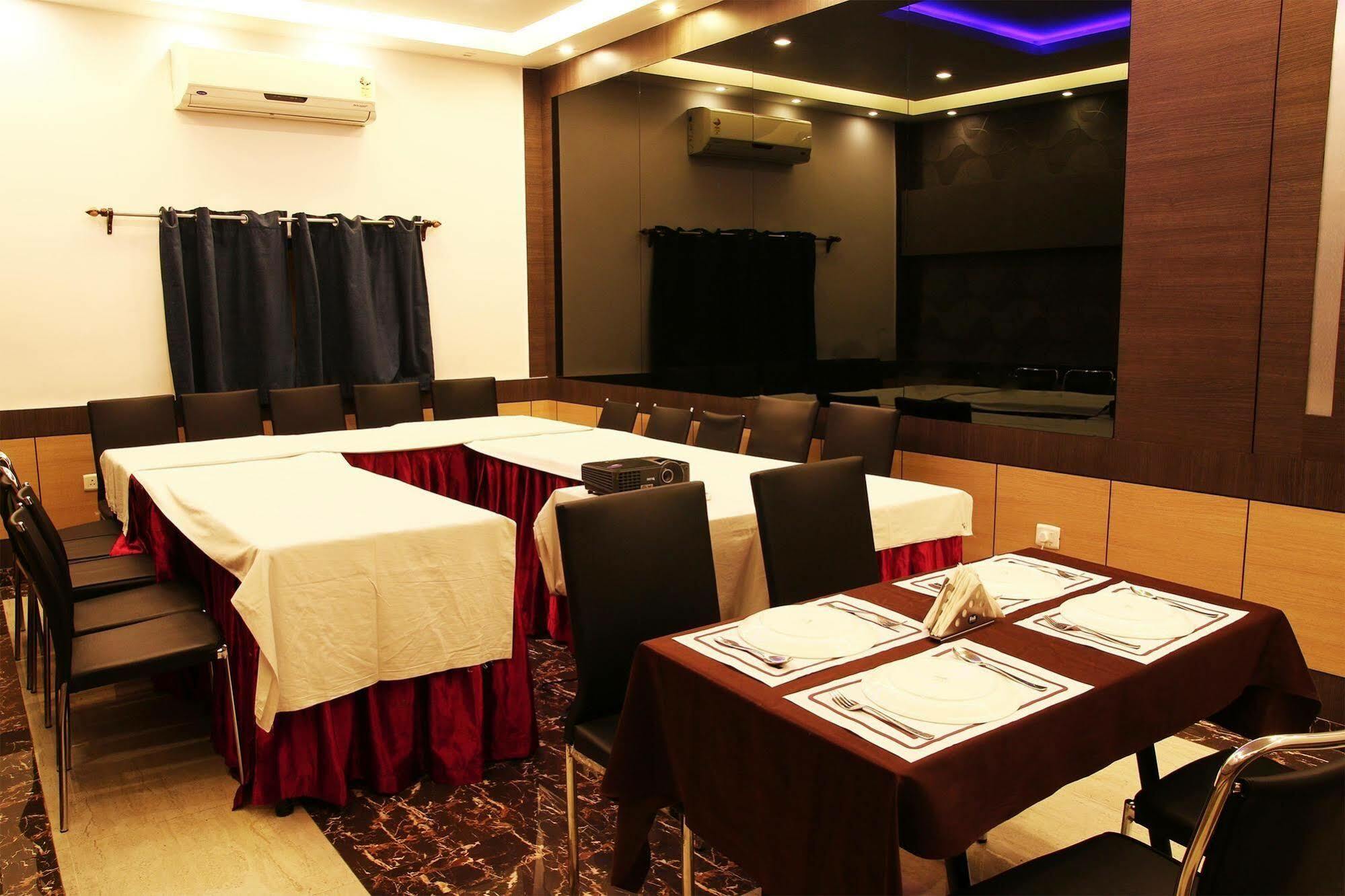 Hotel Esteem Kolkata Exterior photo