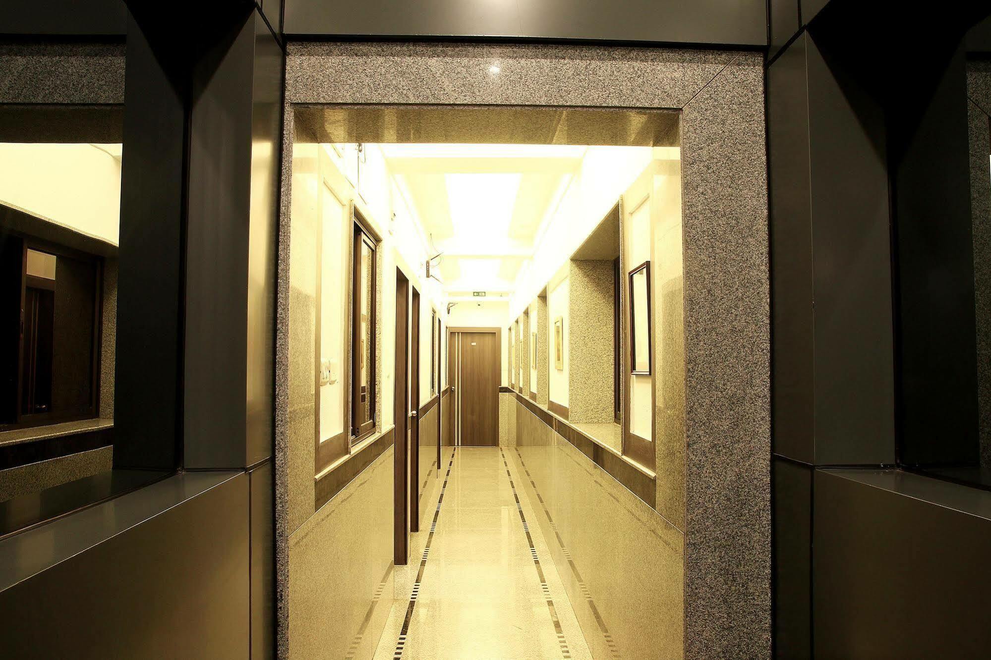 Hotel Esteem Kolkata Exterior photo